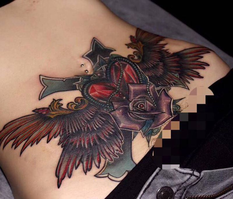 旧纹身妊辰纹和疤痕遮盖纹身图片_腹部New School纹身图案