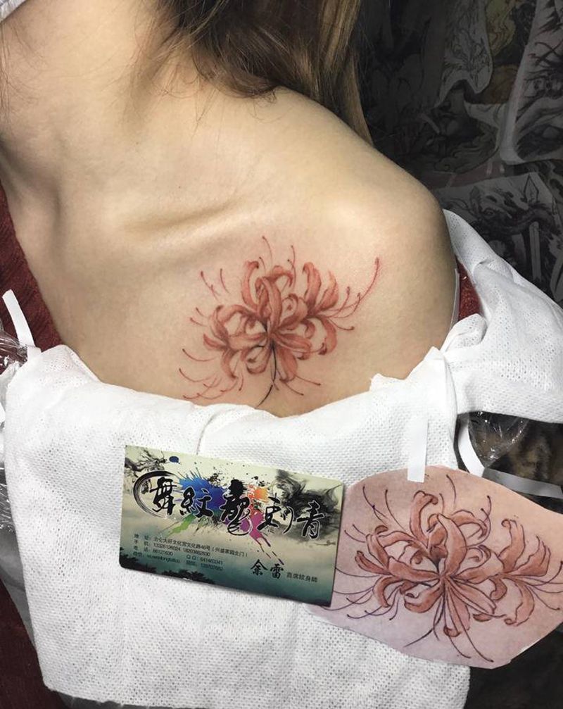 彼岸花纹身图片_肩部胸部水彩欧美写实纹身图案