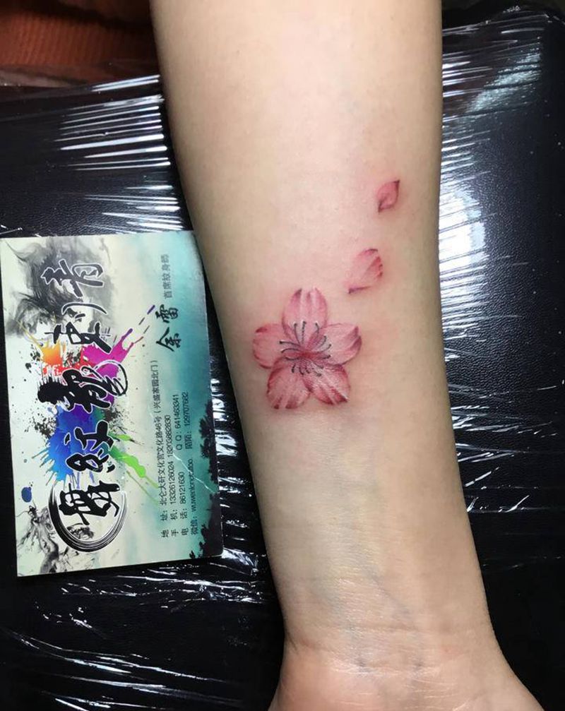 樱花纹身图片_手臂水彩花纹身图案