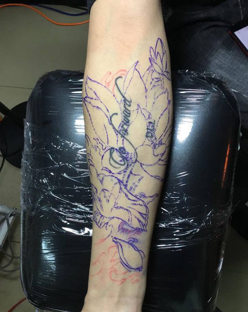 遮盖纹身图片_手臂新传统莲花纹身图案