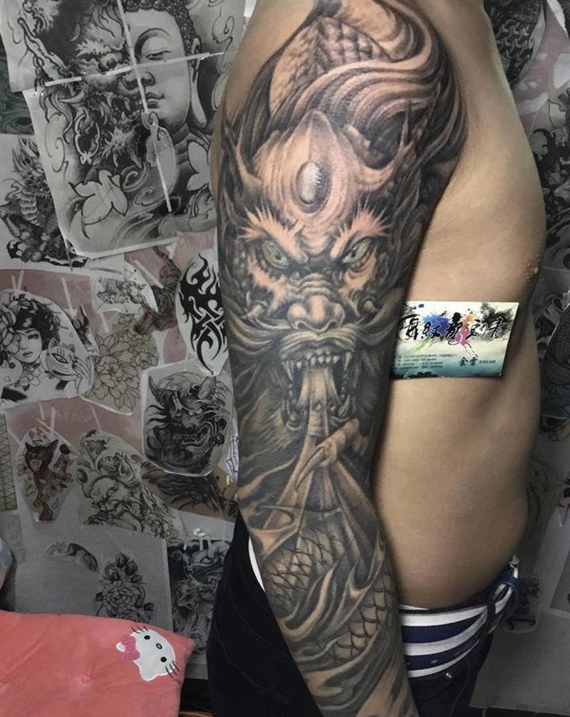 苍龙纹身图片_手臂老传统龙纹身图案
