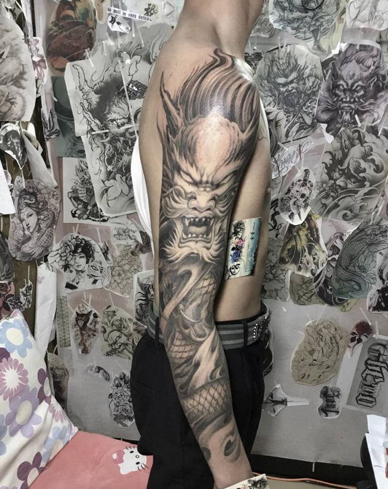 花臂苍龙纹身图片_手臂老传统龙纹身图案