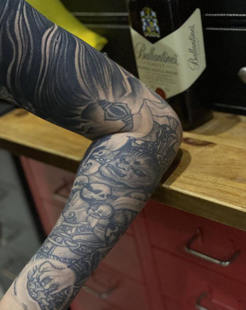 明王加上臂遮盖纹身图片_手臂纹身图案