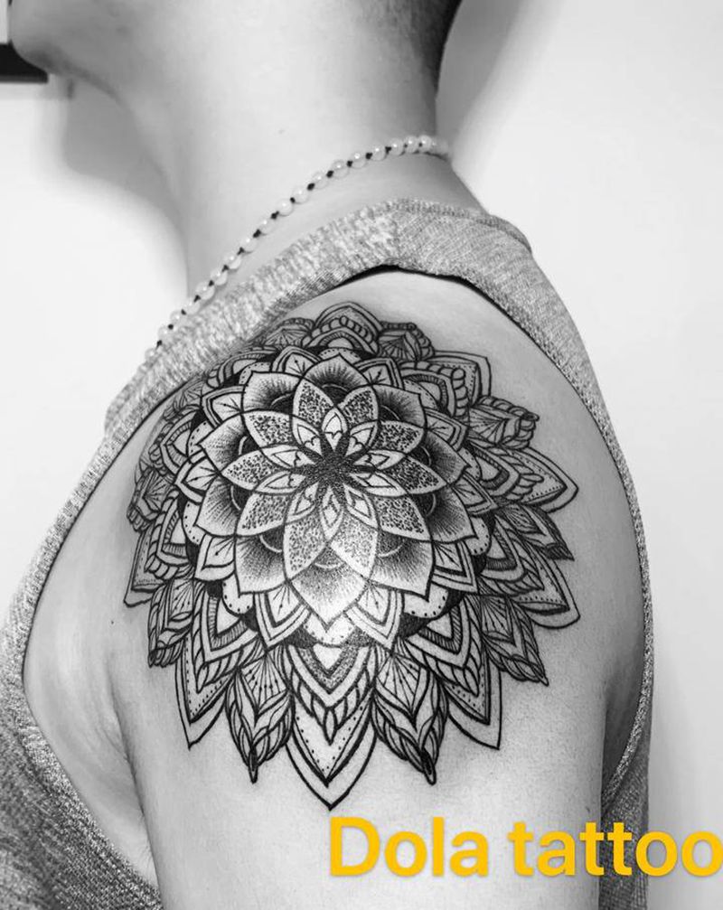 曼陀罗盛开纹身图片_肩部图腾纹身图案