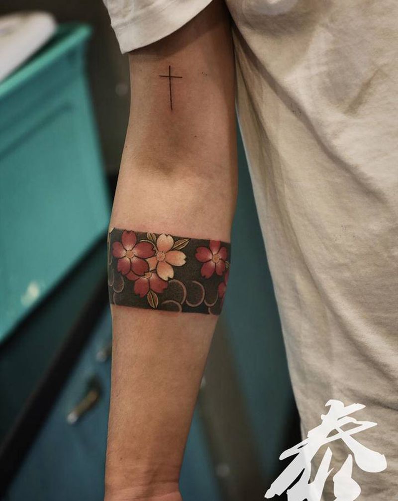 圆三老传统，臂环纹身图片_手臂老传统纹身图案