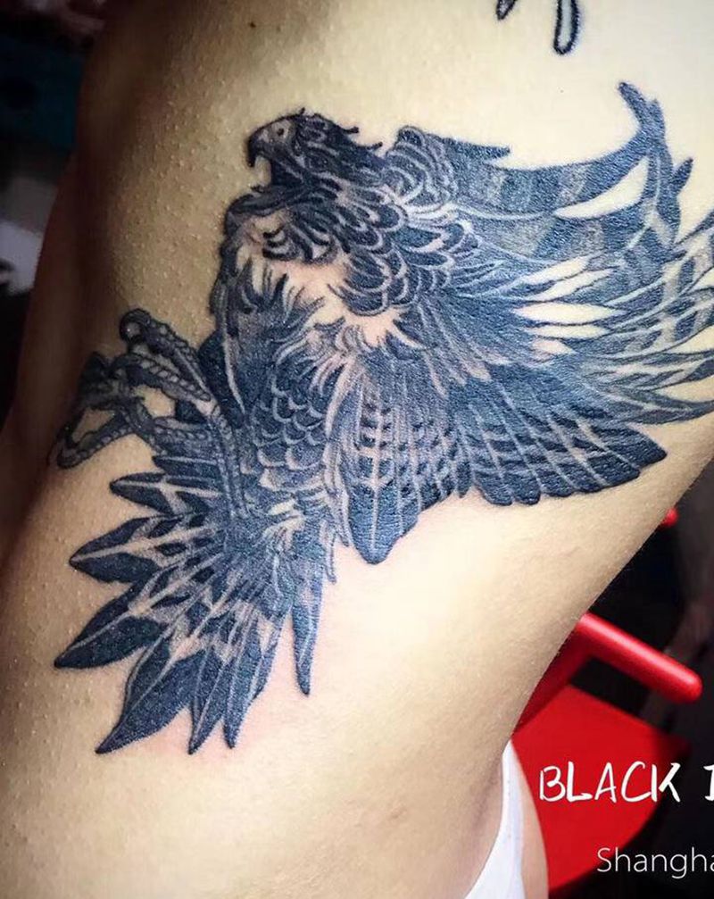 鹰纹身图片_腰部欧美写实点刺纹身图案