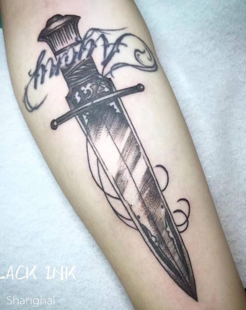 剑添加纹身图片_手臂欧美写实纹身图案