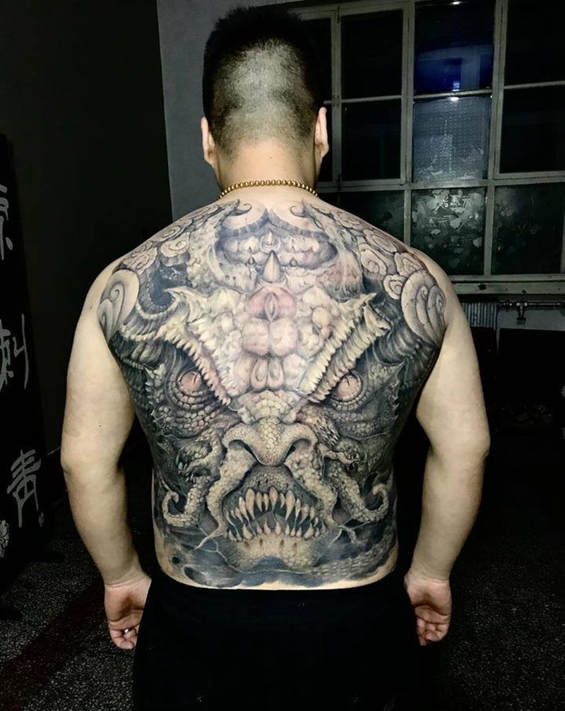 龙威纹身图片_背部纹身图案