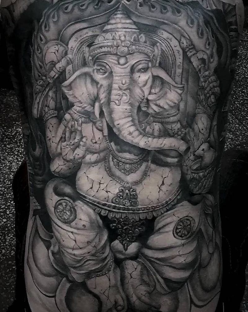 石雕泰国象神纹身图片_背部纹身图案