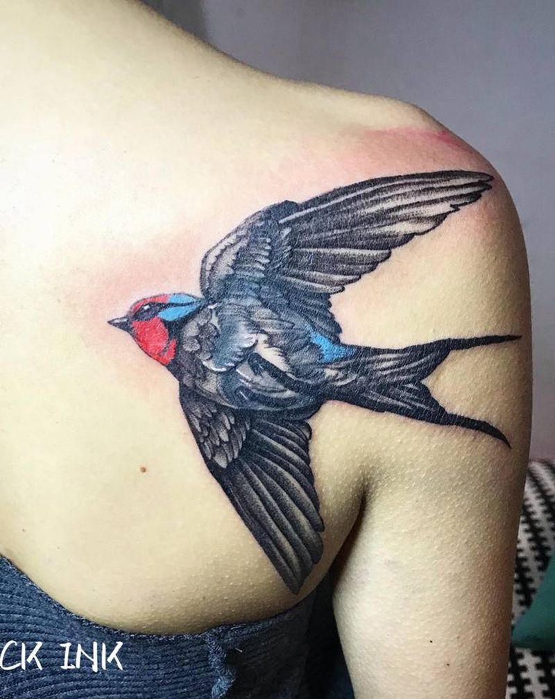 燕子 遮盖纹身图片_肩部背部水墨水彩纹身图案