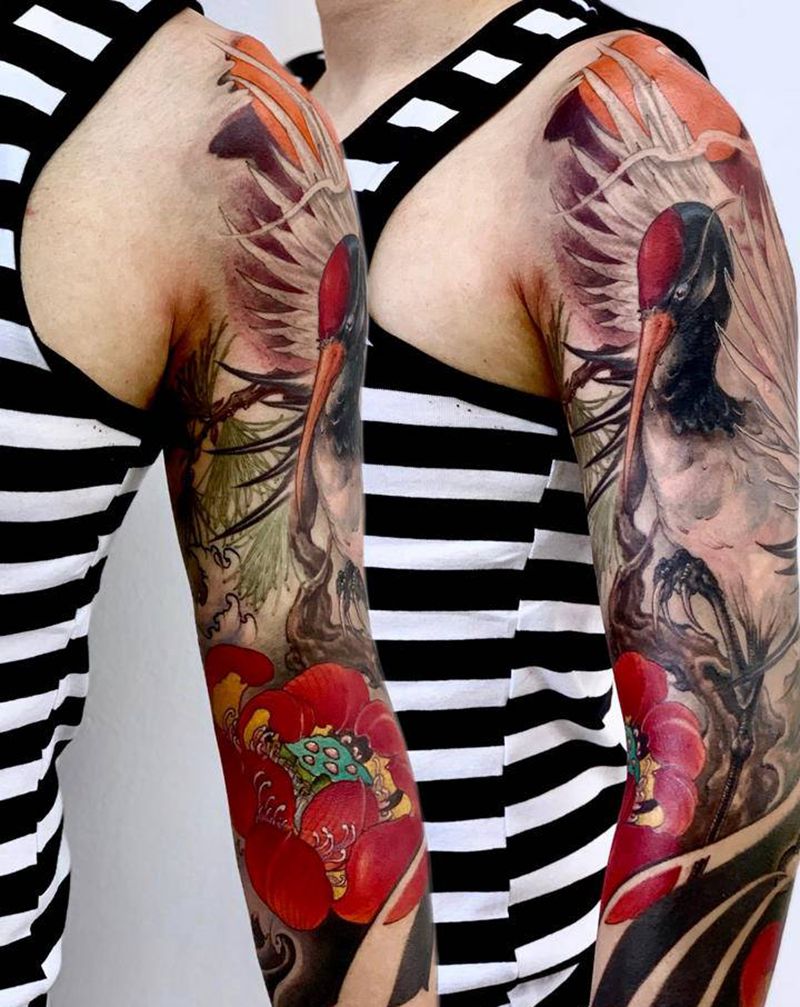 月莲松鹤纹身图片_手臂新传统纹身图案