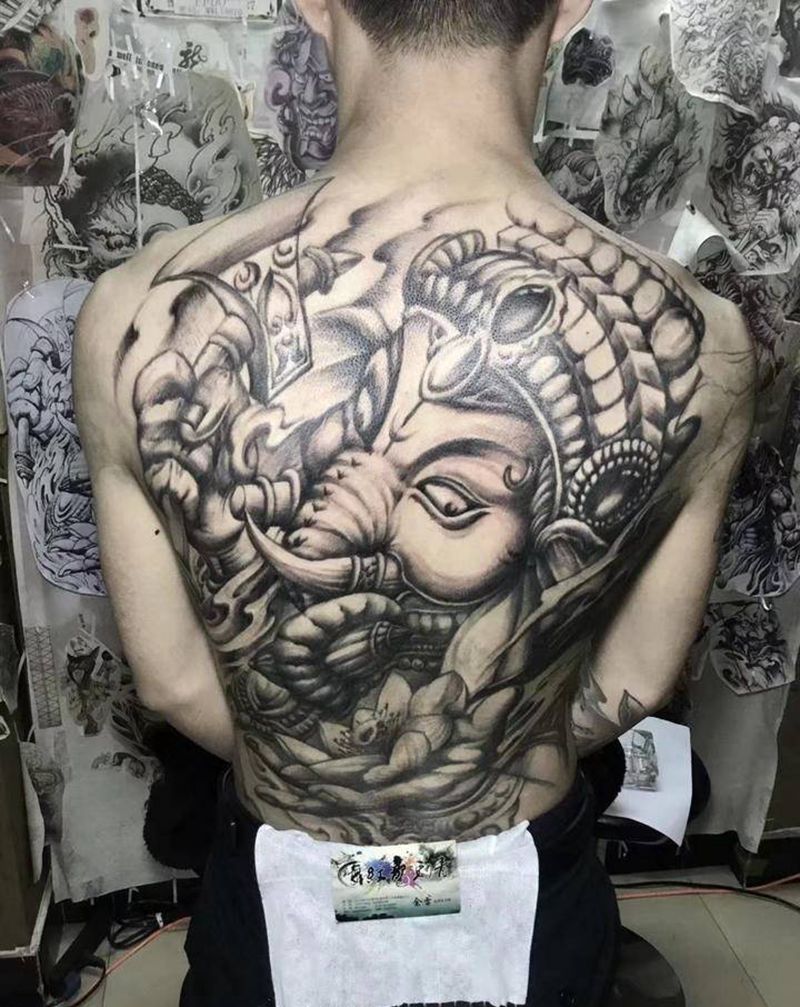 象神纹身图片_背部新传统纹身图案