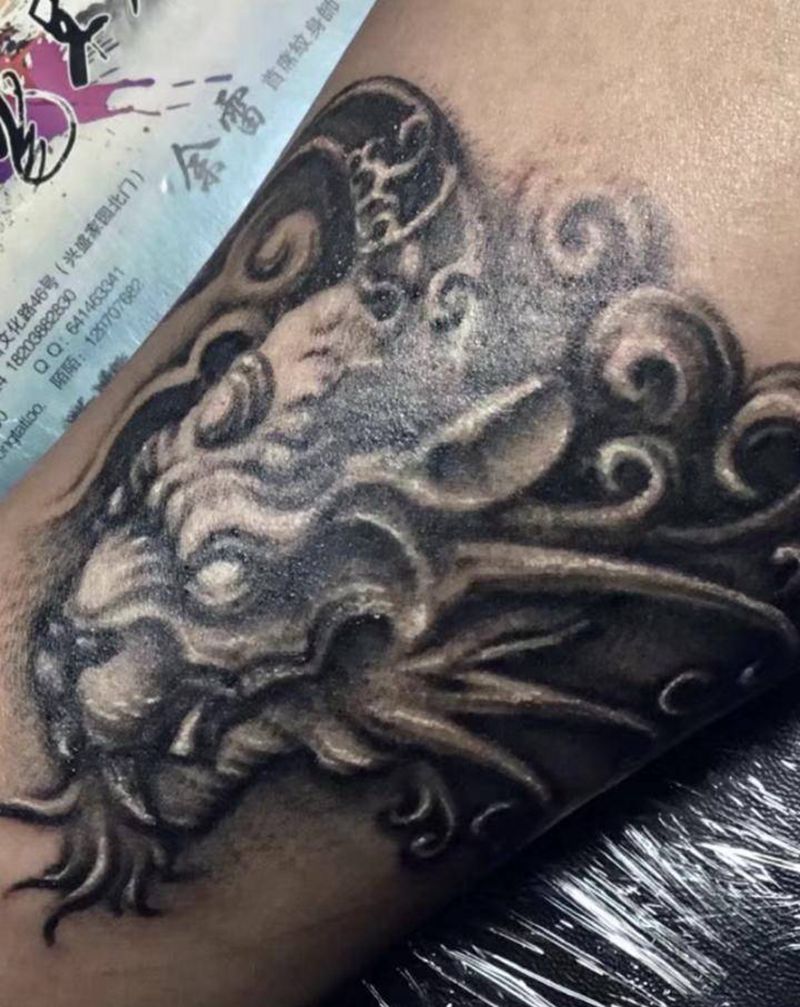貔貅纹身图片_手部老传统纹身图案