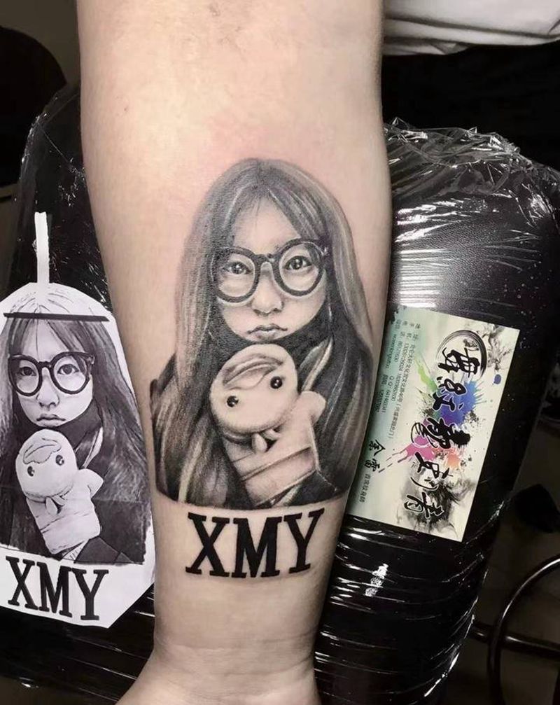 肖像纹身图片_手部欧美写实纹身图案