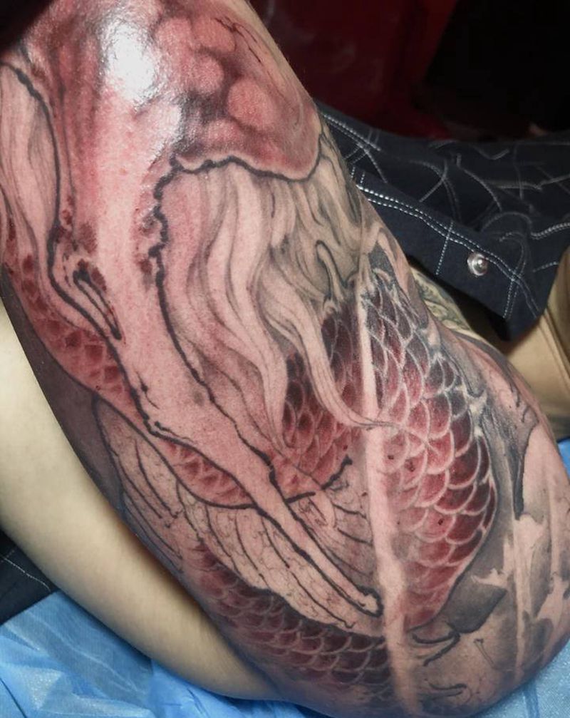 龙币未完纹身图片_手臂胸部新传统纹身图案