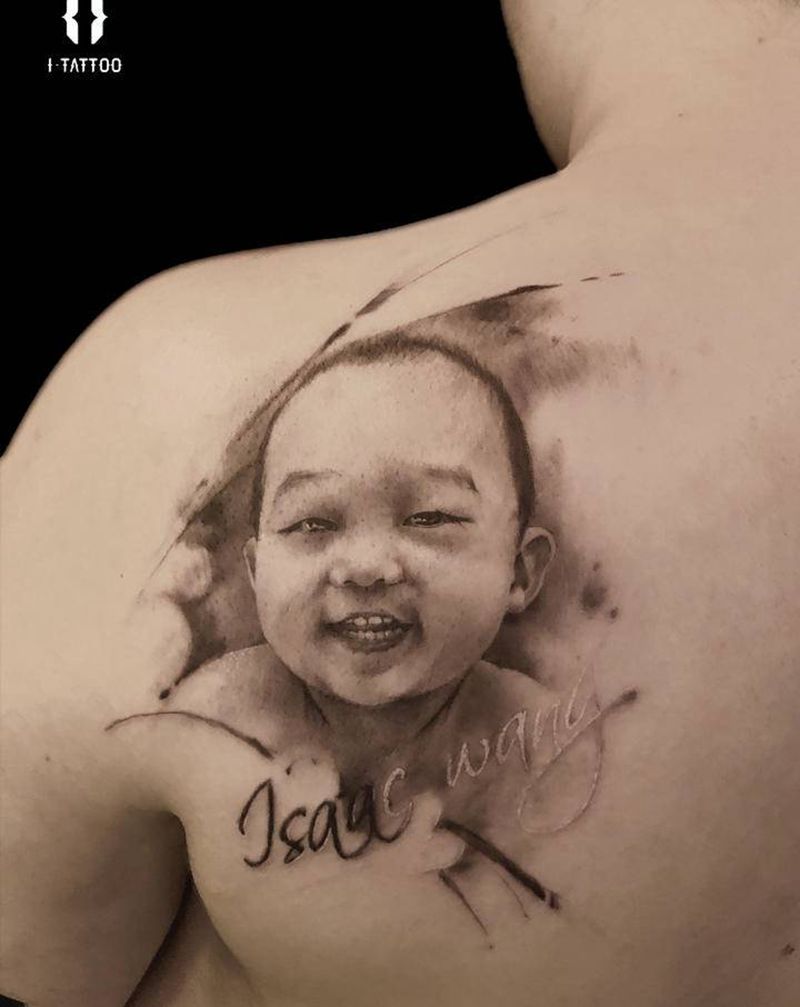 客人宝宝纹身图片_肩部背部欧美写实纹身图案