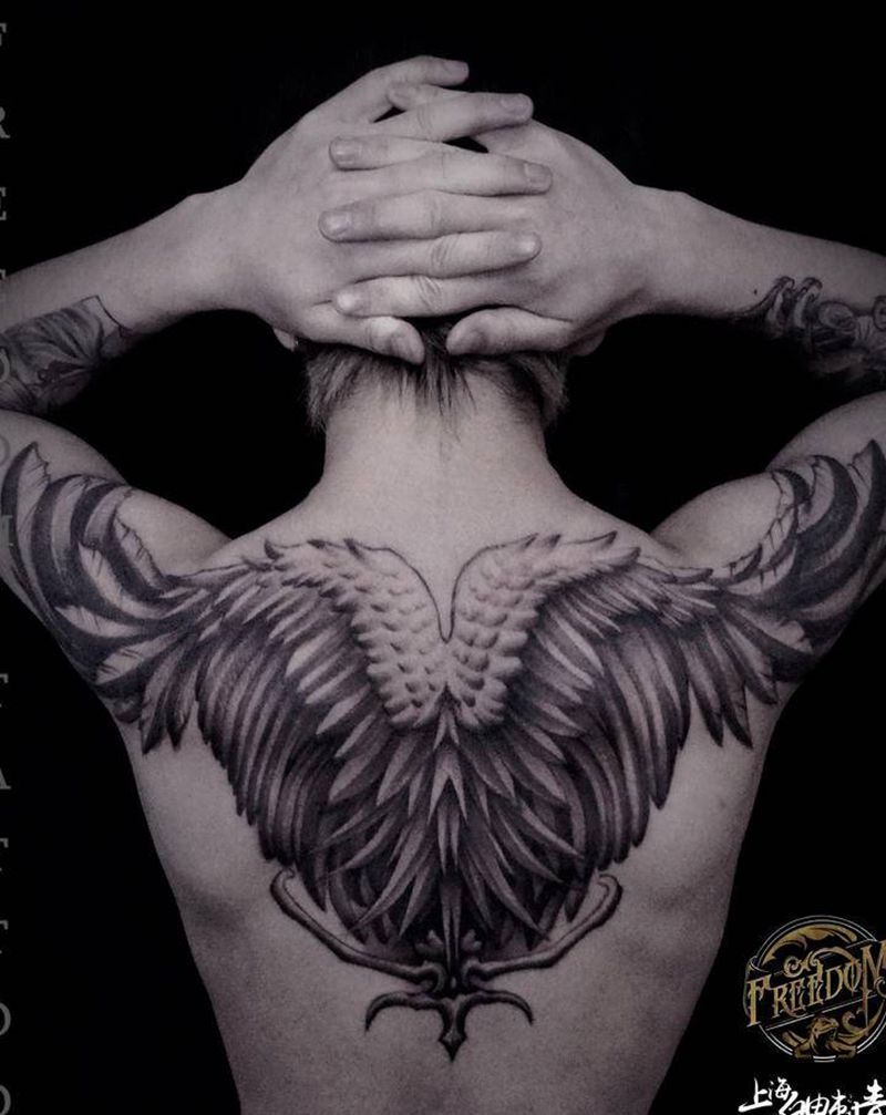 自由之翼纹身图片_背部新传统翅膀纹身图案
