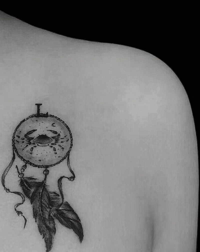 捕梦网纹身图片_胸部纹身图案