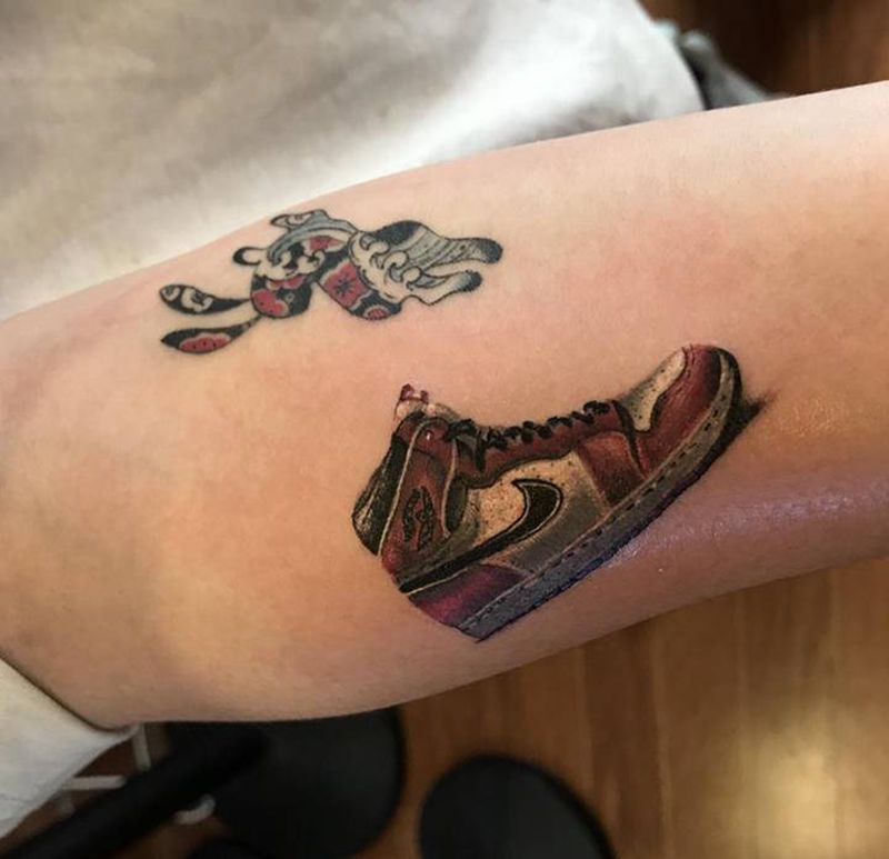 aj鞋子纹身图片_手臂纹身图案