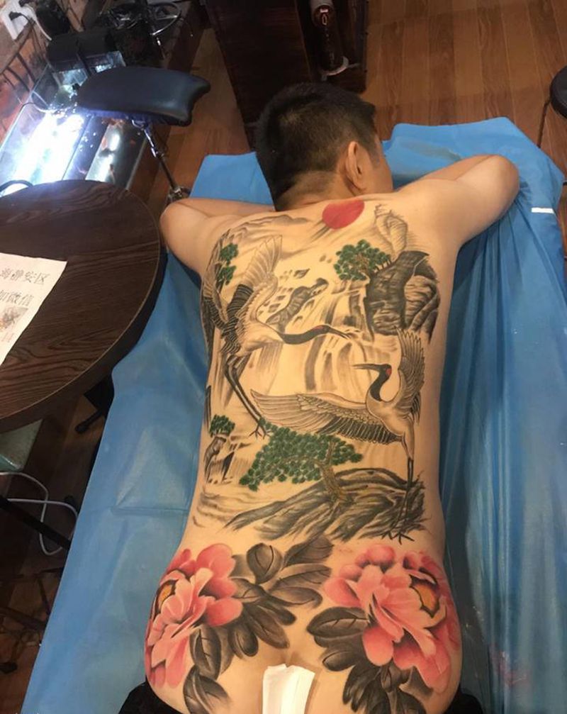 山水牡丹花纹身图片_背部水墨纹身图案