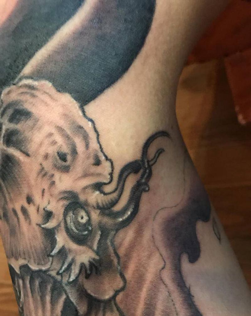 鲤鱼纹身图片_腿部新传统纹身图案