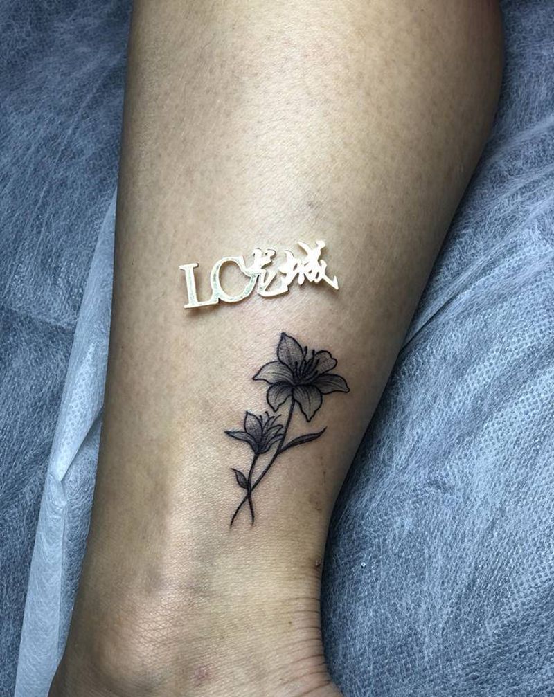 花纹身图片_腿部纹身图案