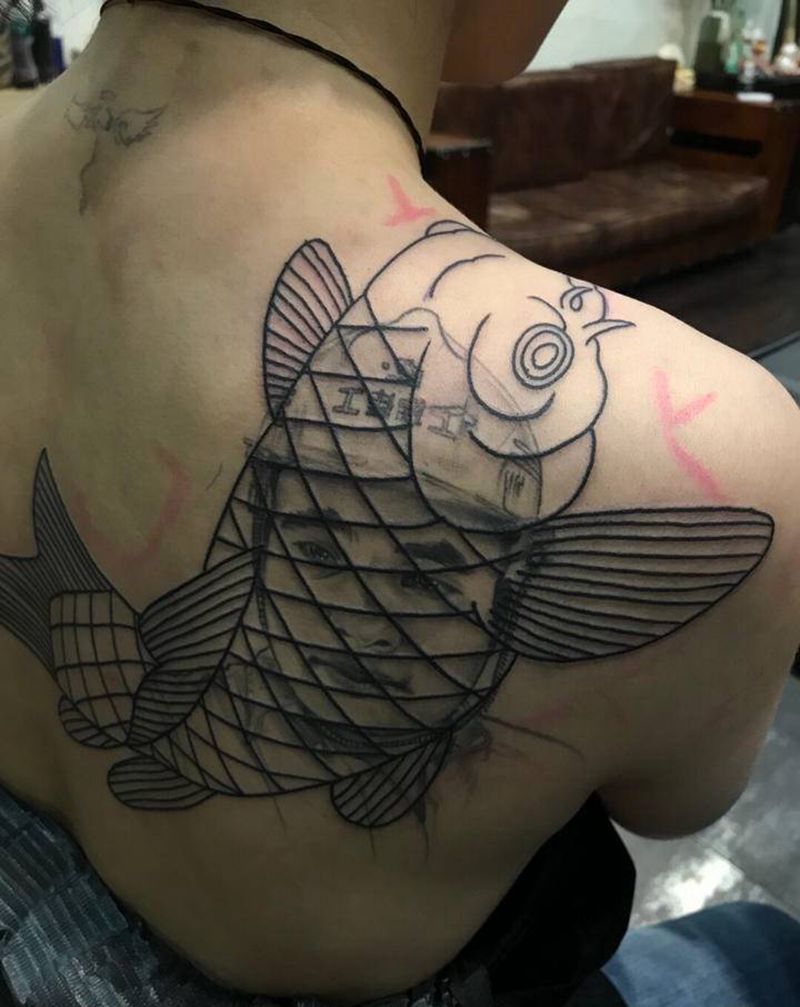 鲤鱼覆盖纹身图片_肩部老传统纹身图案