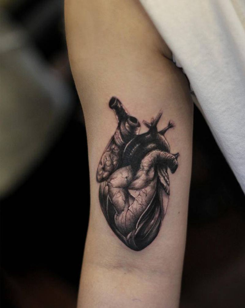 心脏纹身图片_欧美写实纹身图案