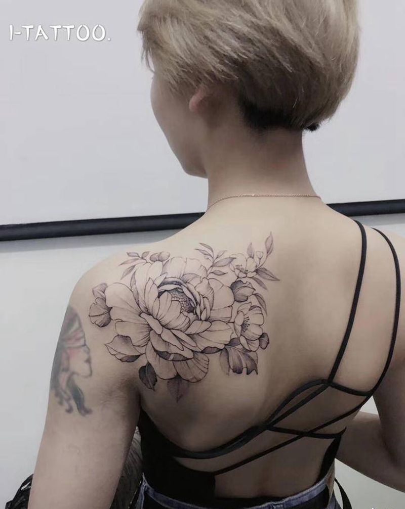 素花纹身图片_背部肩部点刺小清新纹身图案