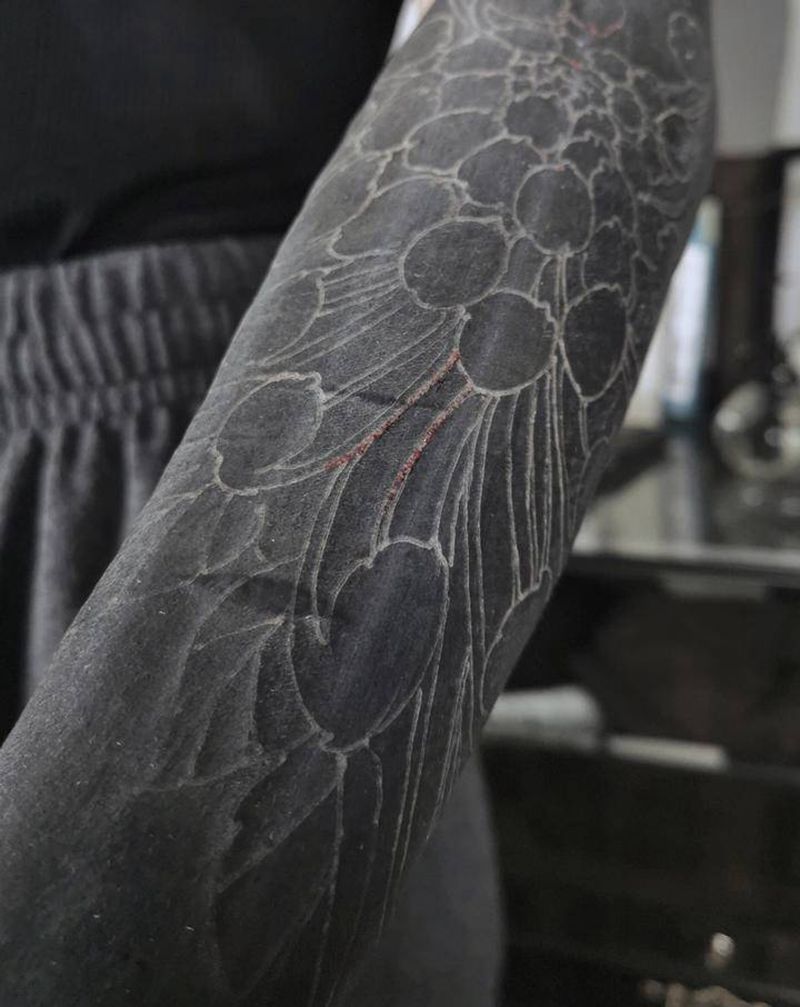 Black&white&blo纹身图片_手臂新传统菊花纹身图案