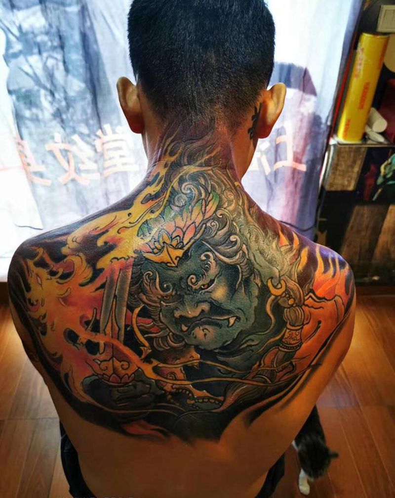 不动明王纹身图片_背部纹身图案