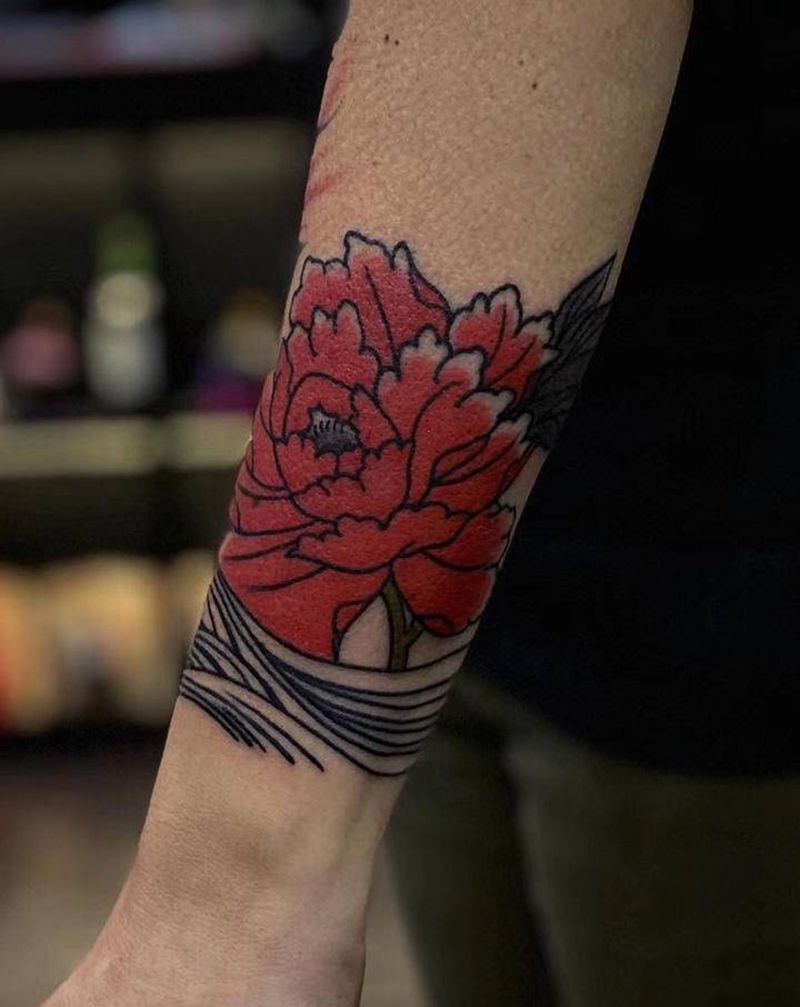 牡丹纹身图片_手臂手部老传统纹身图案