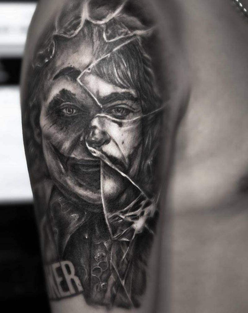 小丑2019纹身图片_肩部欧美写实纹身图案