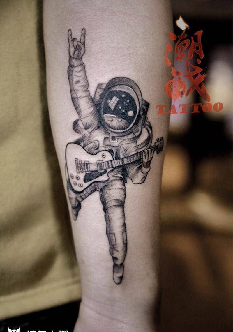 太空人纹身图片_欧美写实纹身图案