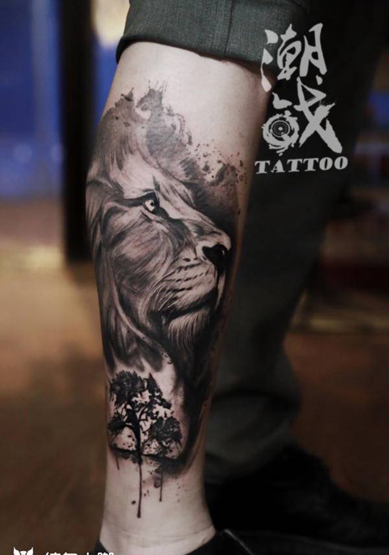 草原霸主纹身图片_腿部欧美写实纹身图案