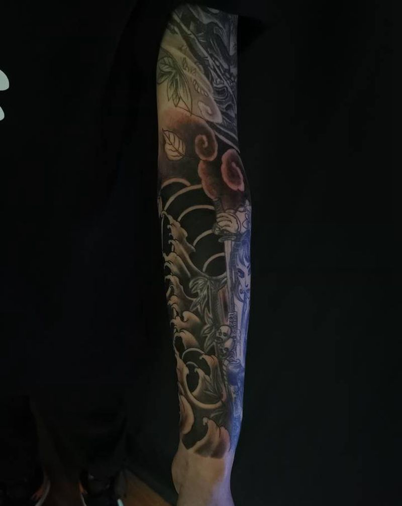 小臂浪花传统纹身图片_手臂新传统纹身图案