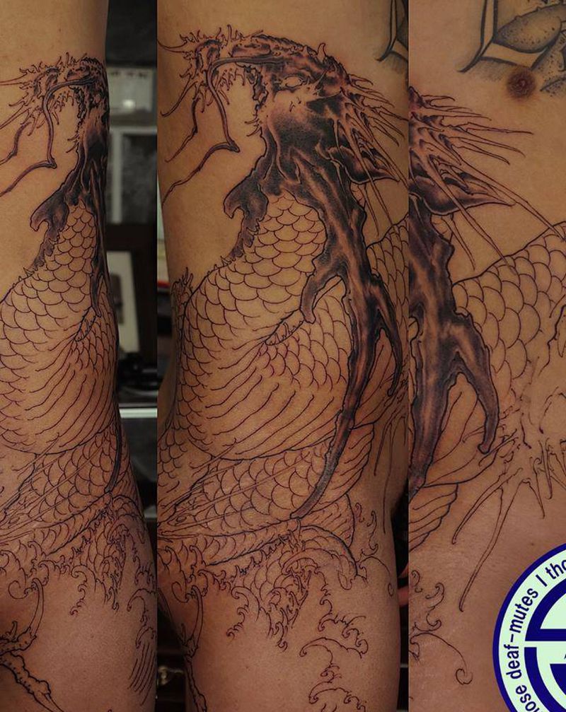 侧身龙 进度纹身图片_臀部背部新传统纹身图案