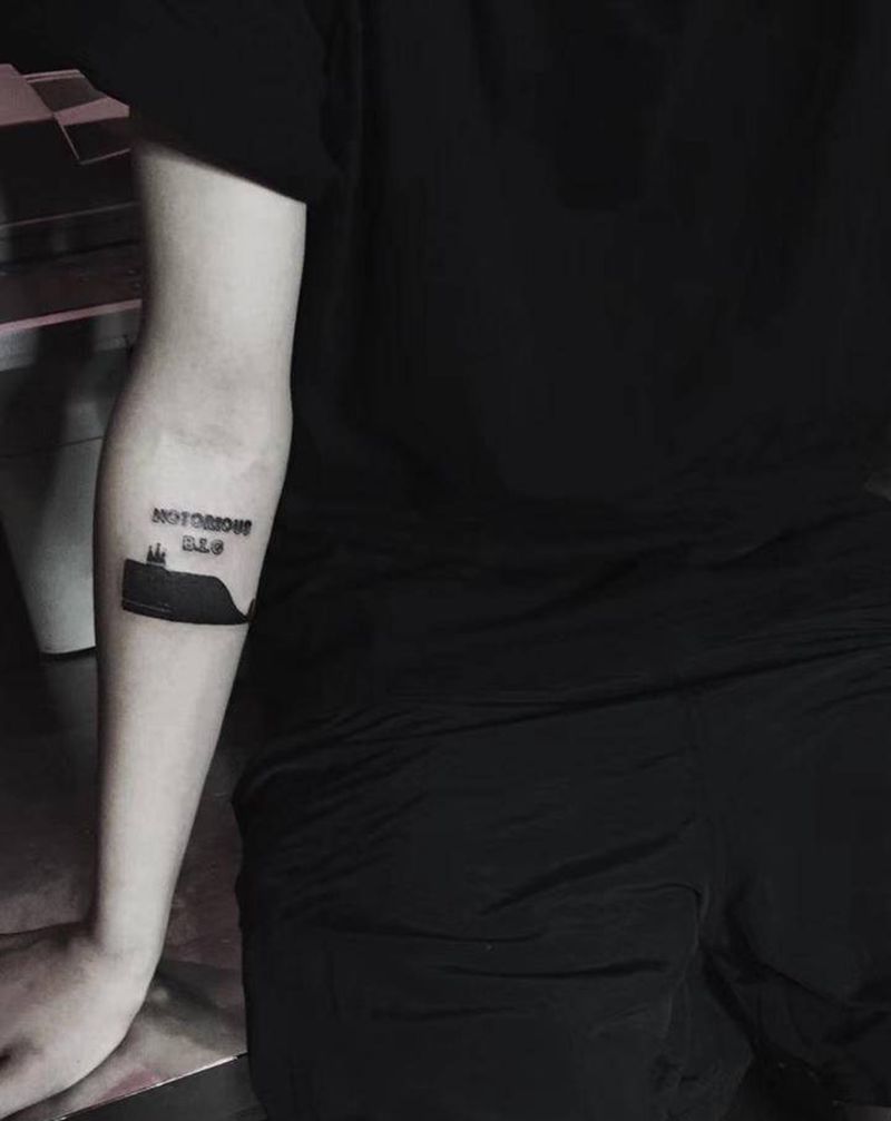 鲸鱼纹身图片_手臂纹身图案