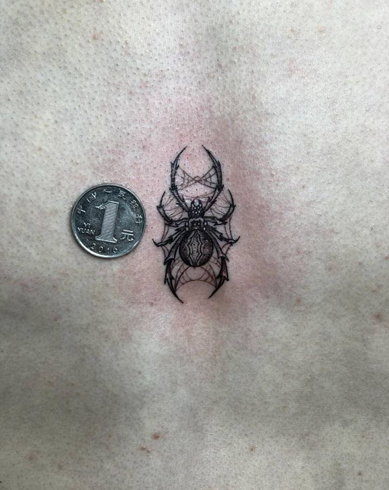 小蜘蛛纹身图片_胸部纹身图案