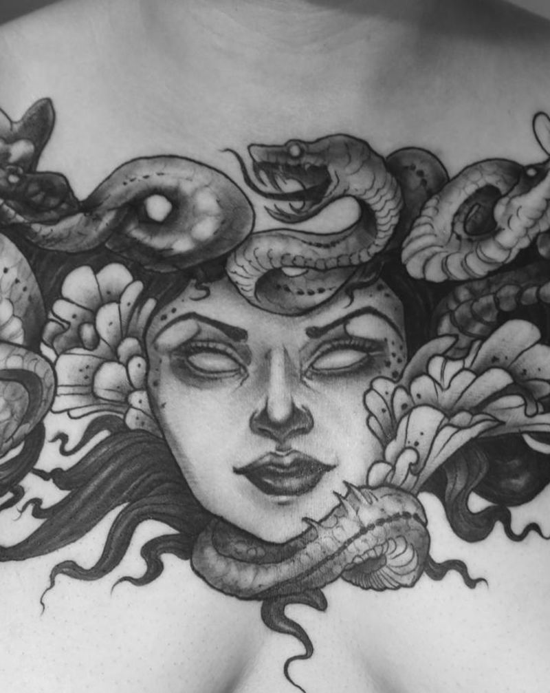 美杜莎纹身图片_胸部欧美写实纹身图案