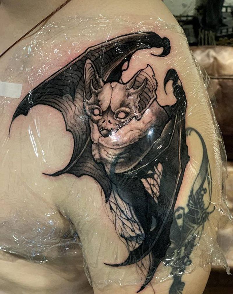 刺蝠（福）纹身图片_肩部胸部欧美写实纹身图案