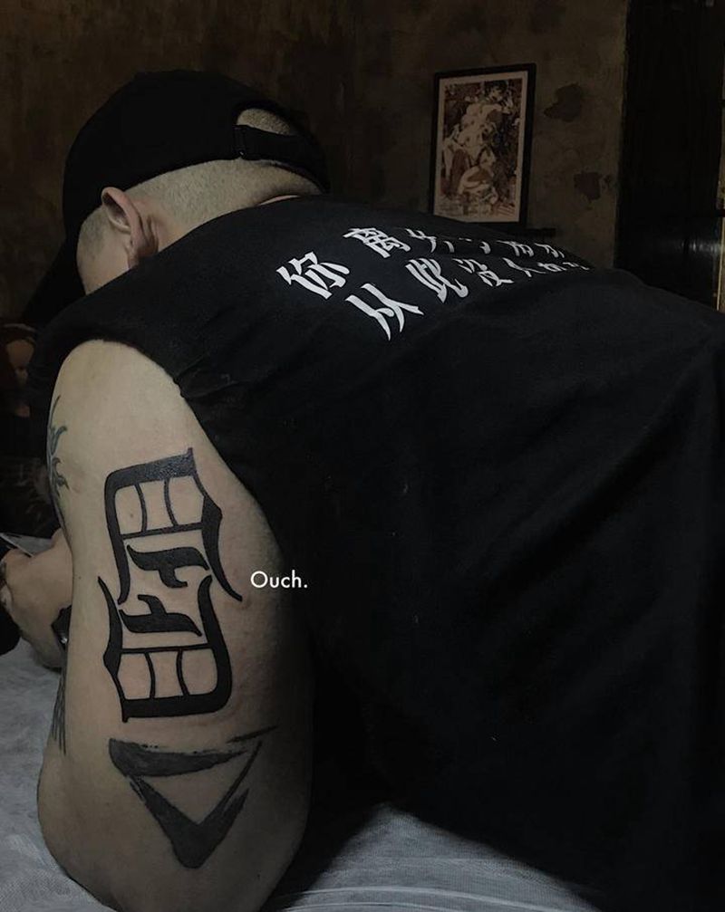 字母纹身图片_手臂纹身图案