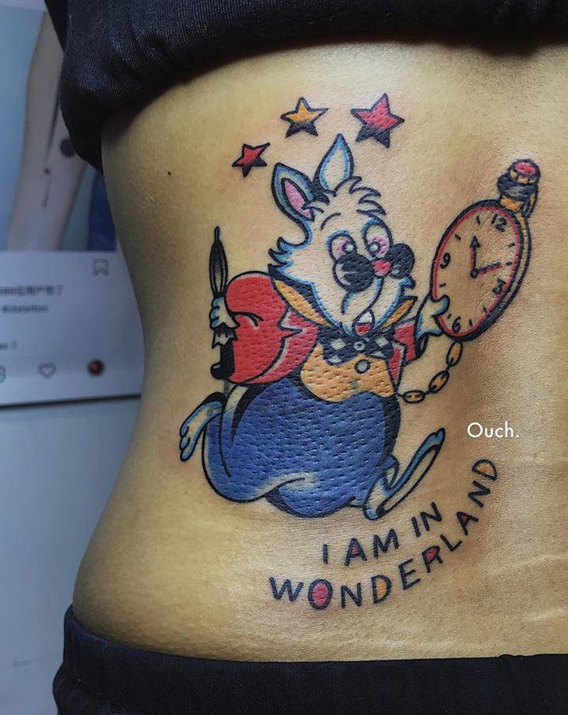 爱丽丝梦游仙境兔兔（遮盖）纹身图片_背部纹身图案