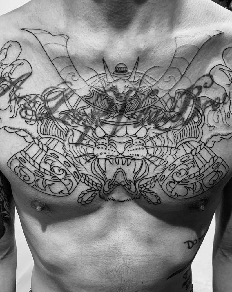 胸花纹身图片_胸部纹身图案