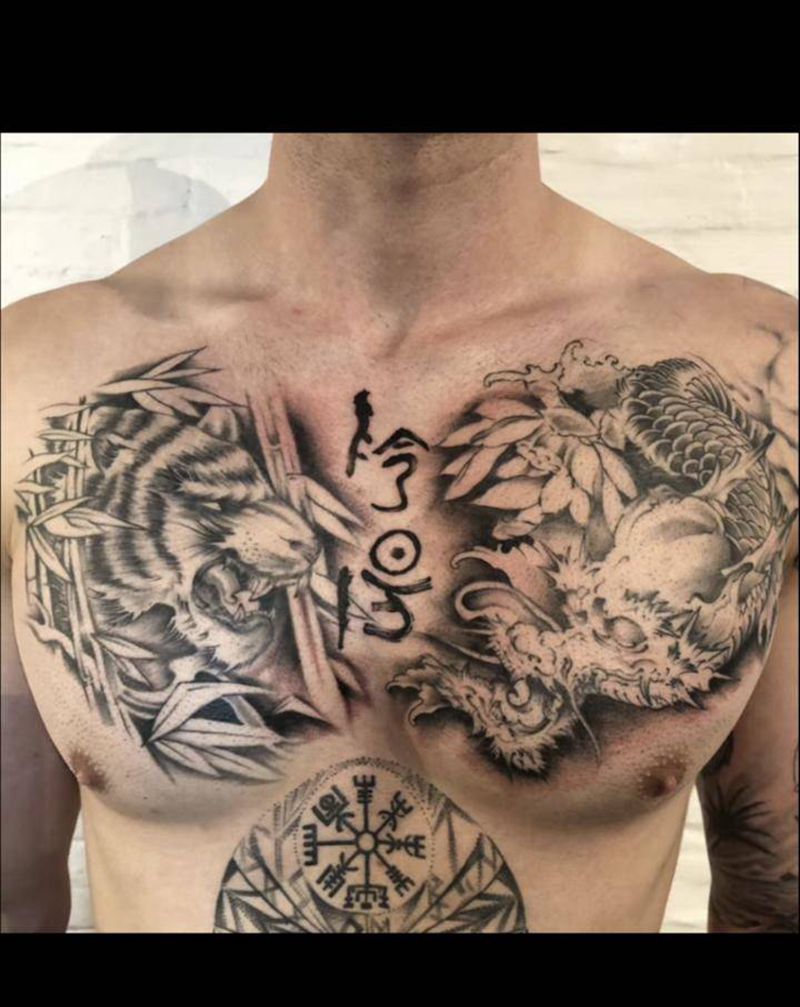 龙虎纹身图片_胸部纹身图案