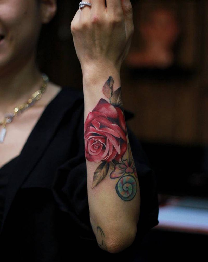 写实玫瑰纹身图片_手臂欧美写实纹身图案