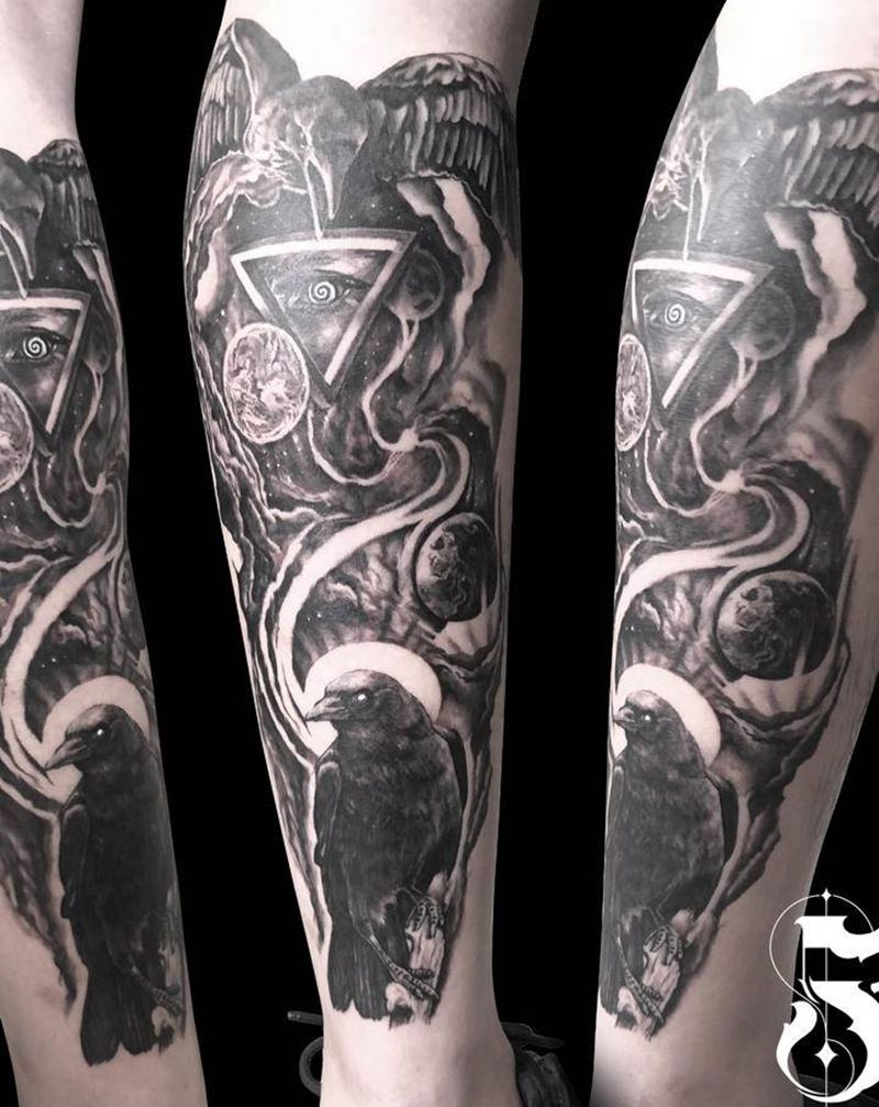 乌鸦宇宙纹身图片_腿部欧美写实New School乌鸦宇宙星空纹身图案