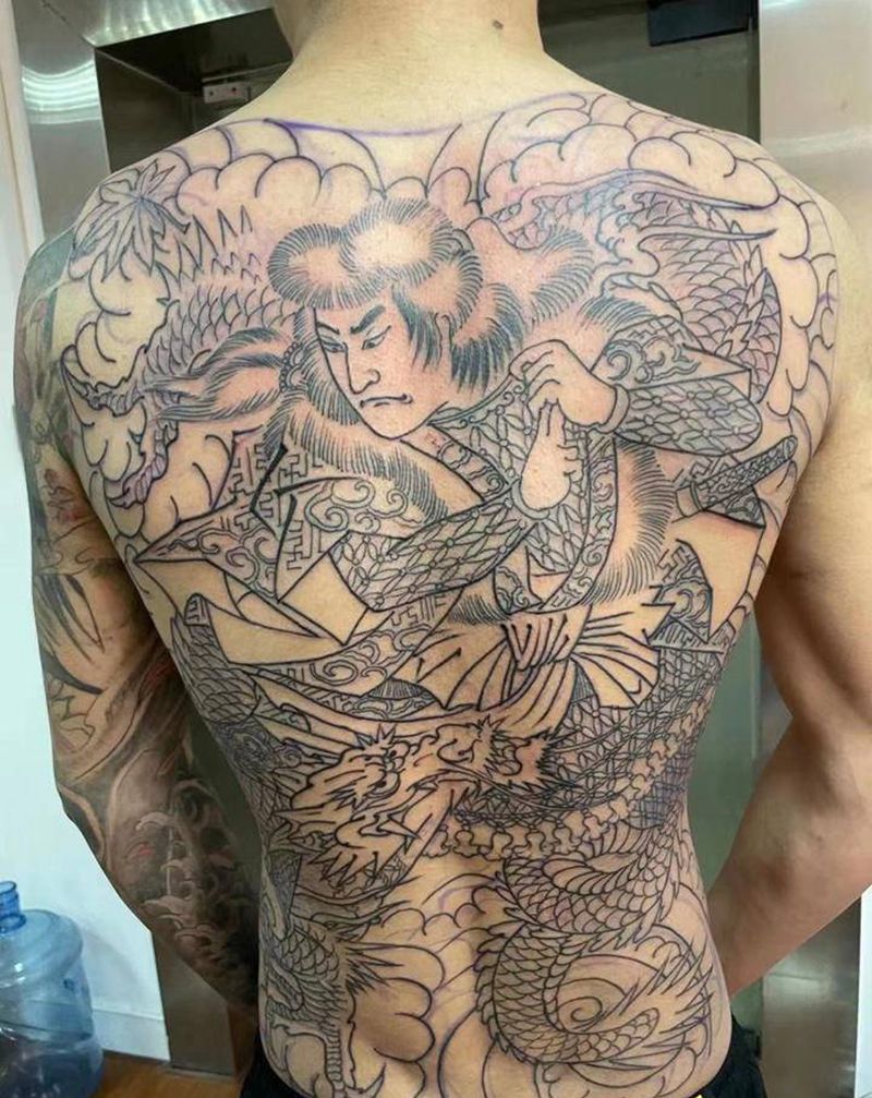 满背线条一千纹身图片_背部老传统线条纹身图案
