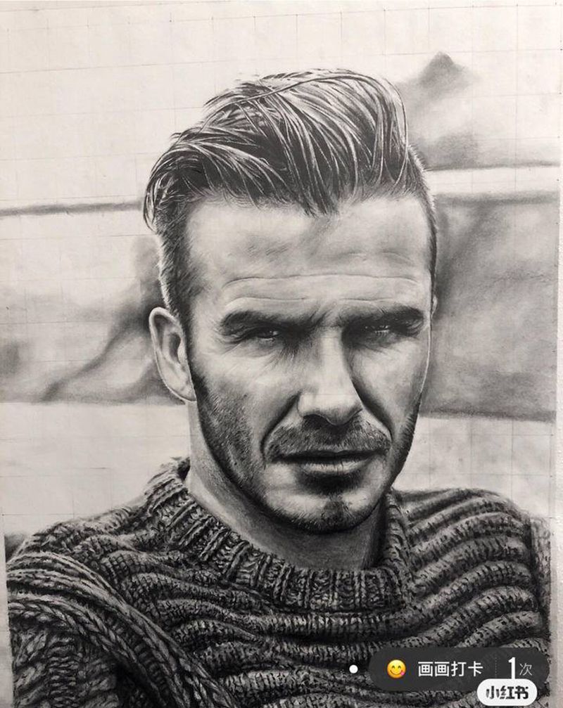 最近的工作：画个自画像纹身图片_胸部欧美写实纹身图案