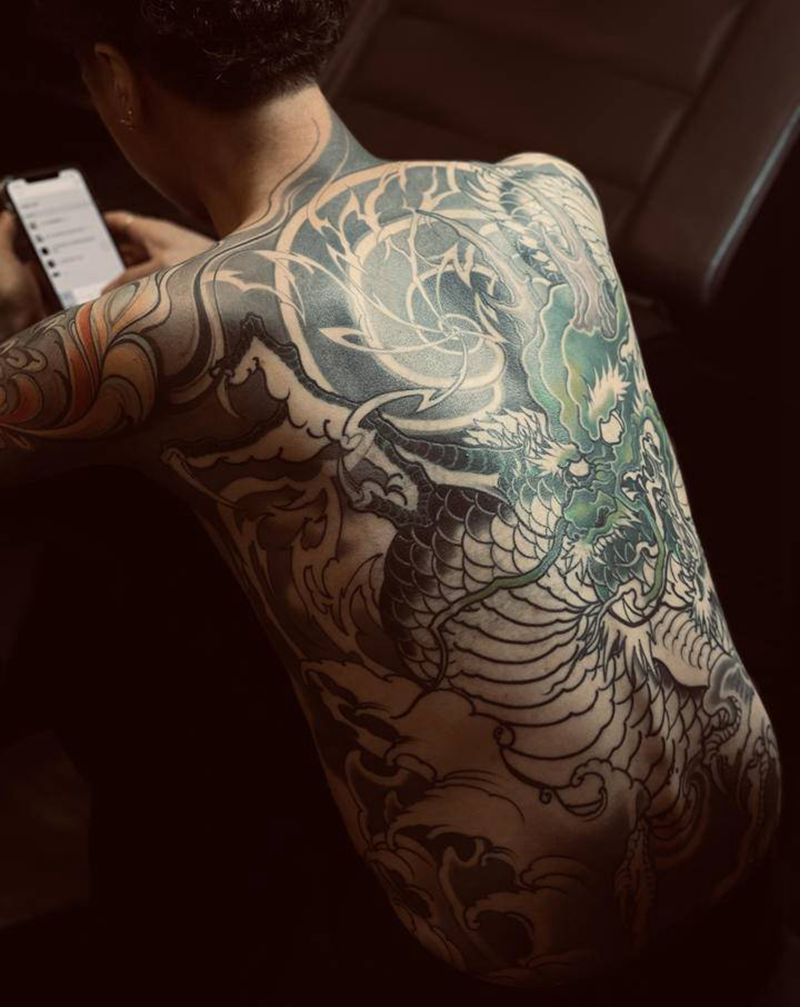 龙抬头纹身图片_背部新传统纹身图案
